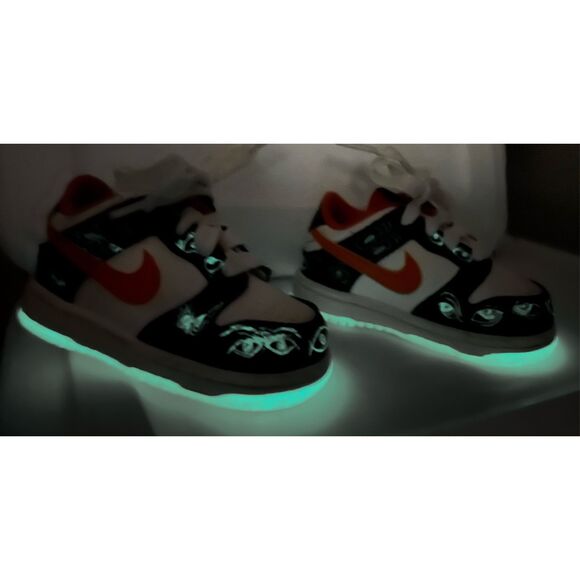 Nike Kids Shoes - Black and Orange - Picture 5 of 11